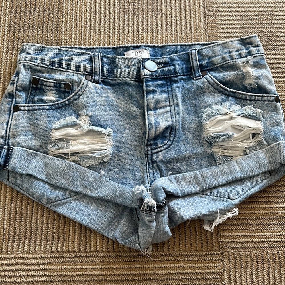 Super cute Tobi denim shorts. Size 25